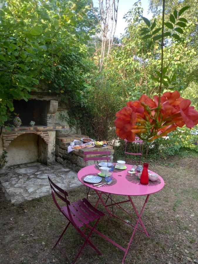 Bed and Breakfast Le Jardin De Myrtille Saint-Géraud-de-Corps Exterior foto